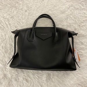 Givenchy Soft Antigona Medium